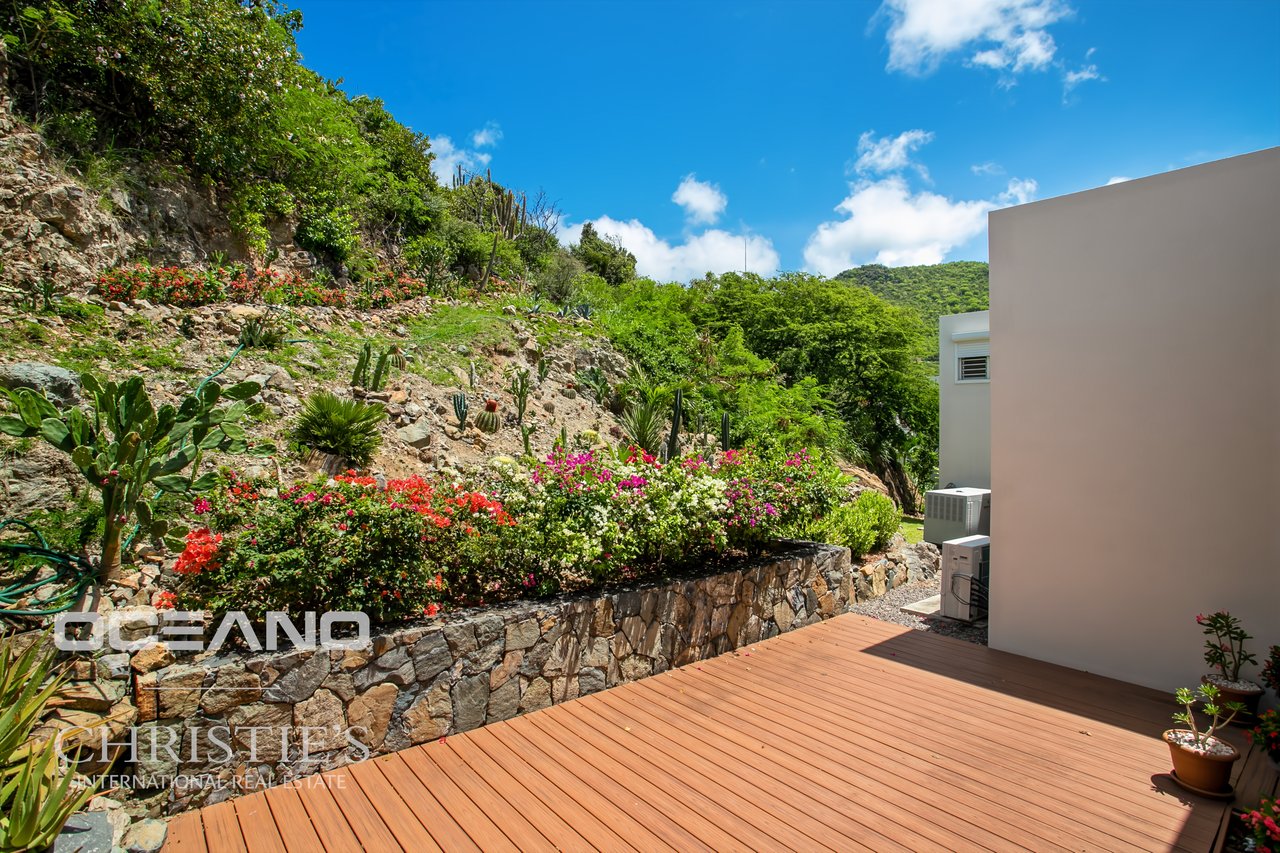 INDIGO BAY - ROOFTOP VILLA WITH OCEAN VIEW