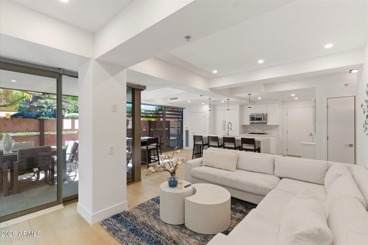 7131 E Rancho Vista Dr, #1001