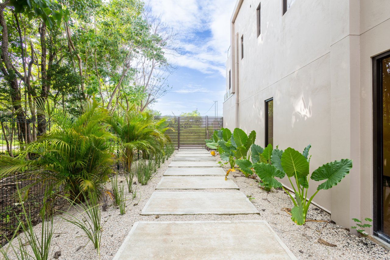 Flamingo Estates Luxury Home | Modern 4-Bed Retreat with Pool & Rooftop Terrace Near Beach & Marina