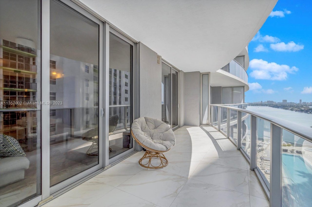 488 NE 18th St Unit #1802