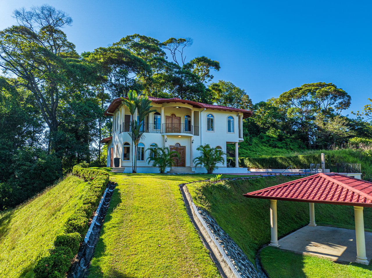 Elegant 3 Bedroom + Office Jungle Home in Puesta Del Sol, Ojochal