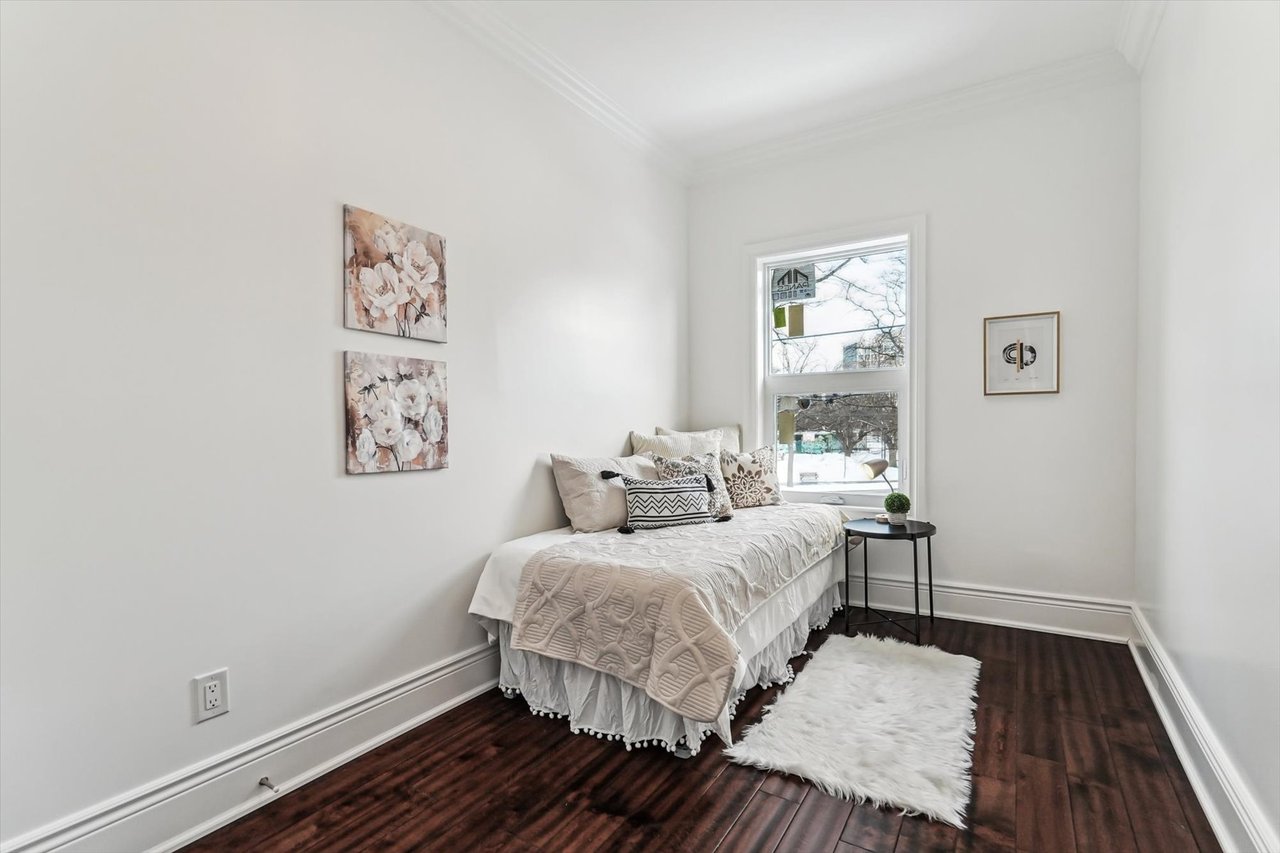 290 Bathurst St