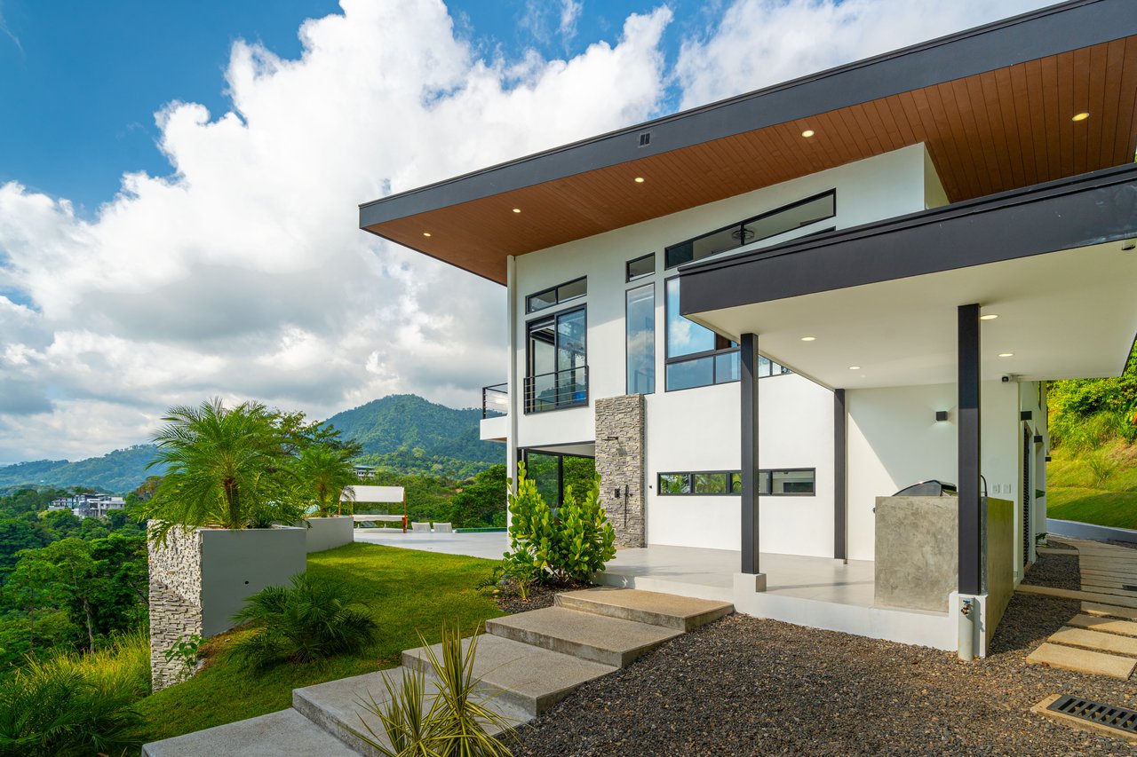 Luxury 4-Bed Home with Ocean & Jungle Views in Ojochal