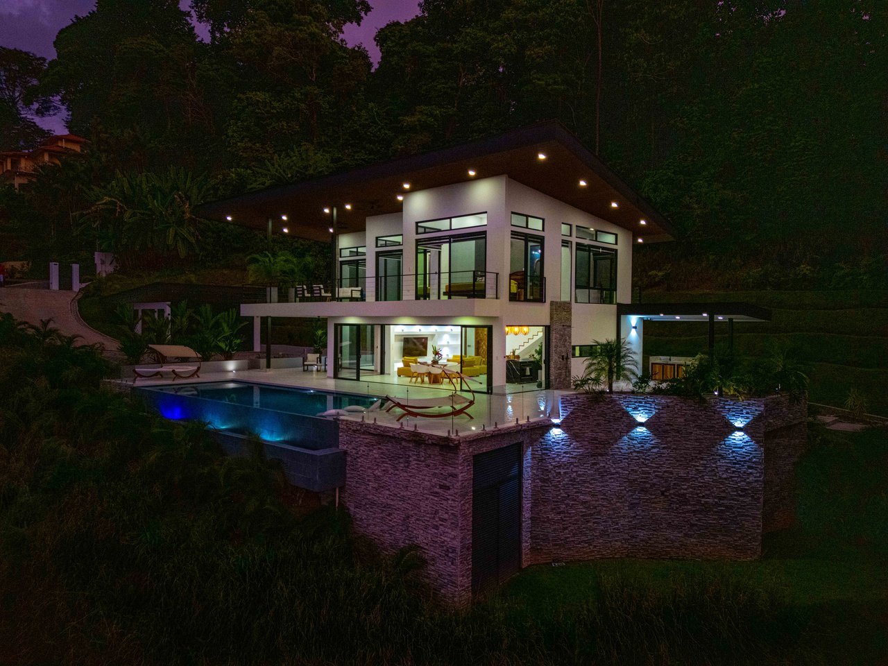 Luxury 4-Bed Home with Ocean & Jungle Views in Ojochal