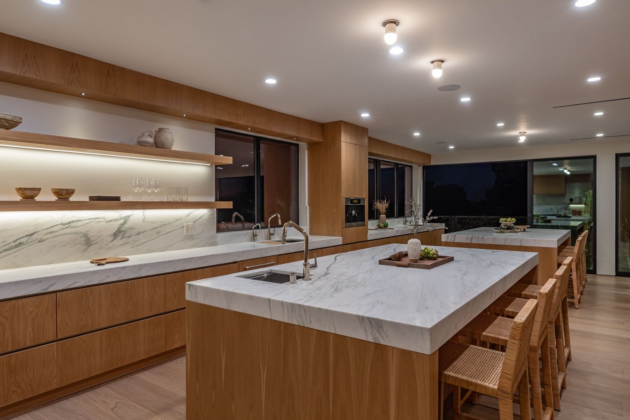 1705 Carla Ridge, Beverly Hills