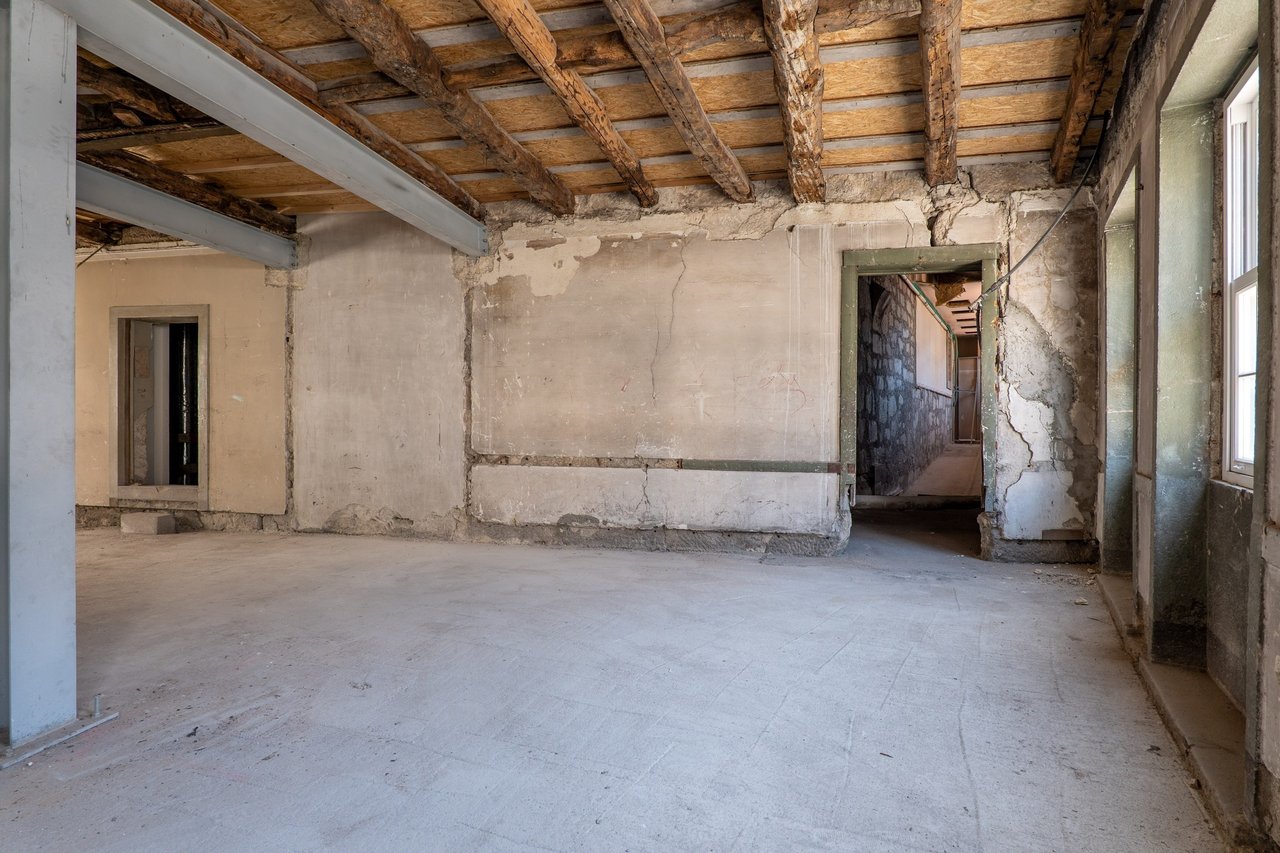 Versatile 450 m² Commercial Building for Lease in Trindade, Porto’s Prime Business Hub
