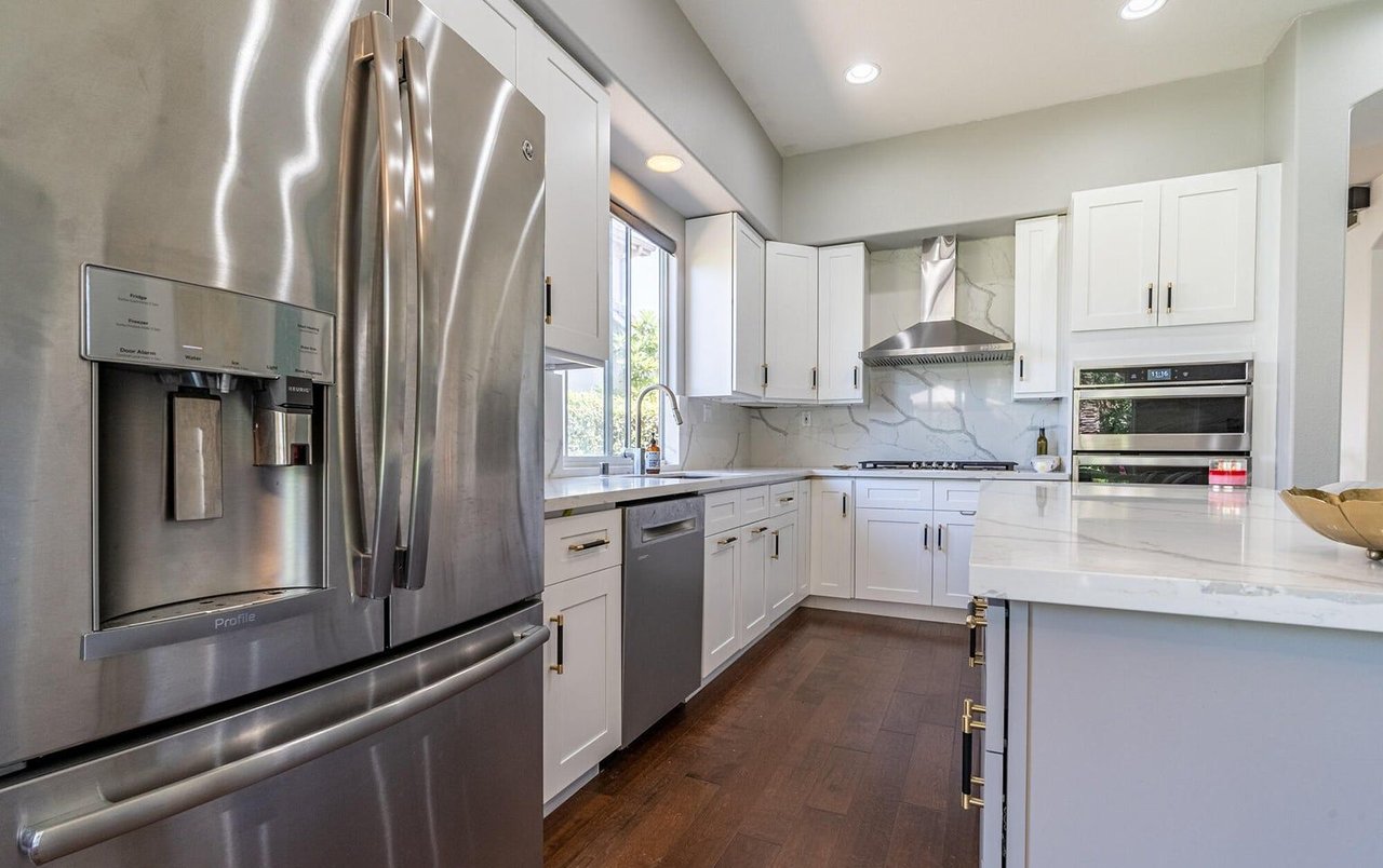 665 Camino De La Luz