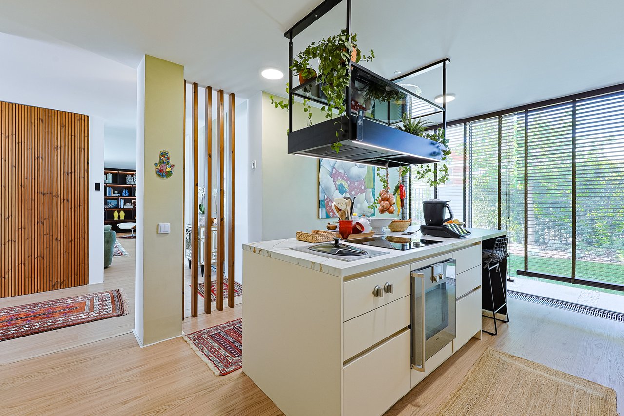 “The Green Villa” – Elegant Luxury Villa with Pool in Carnaxide, Oeiras