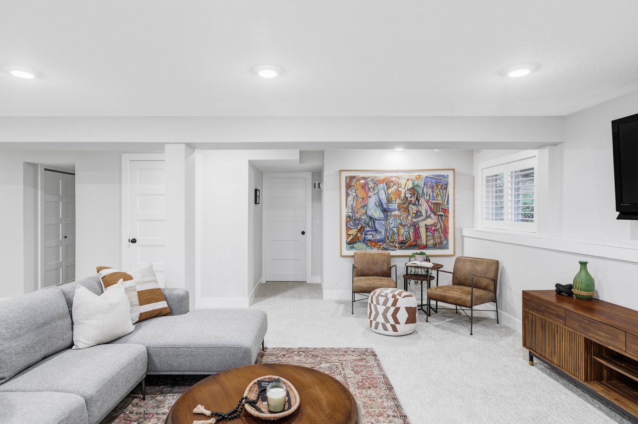 3865 Newport Lane
