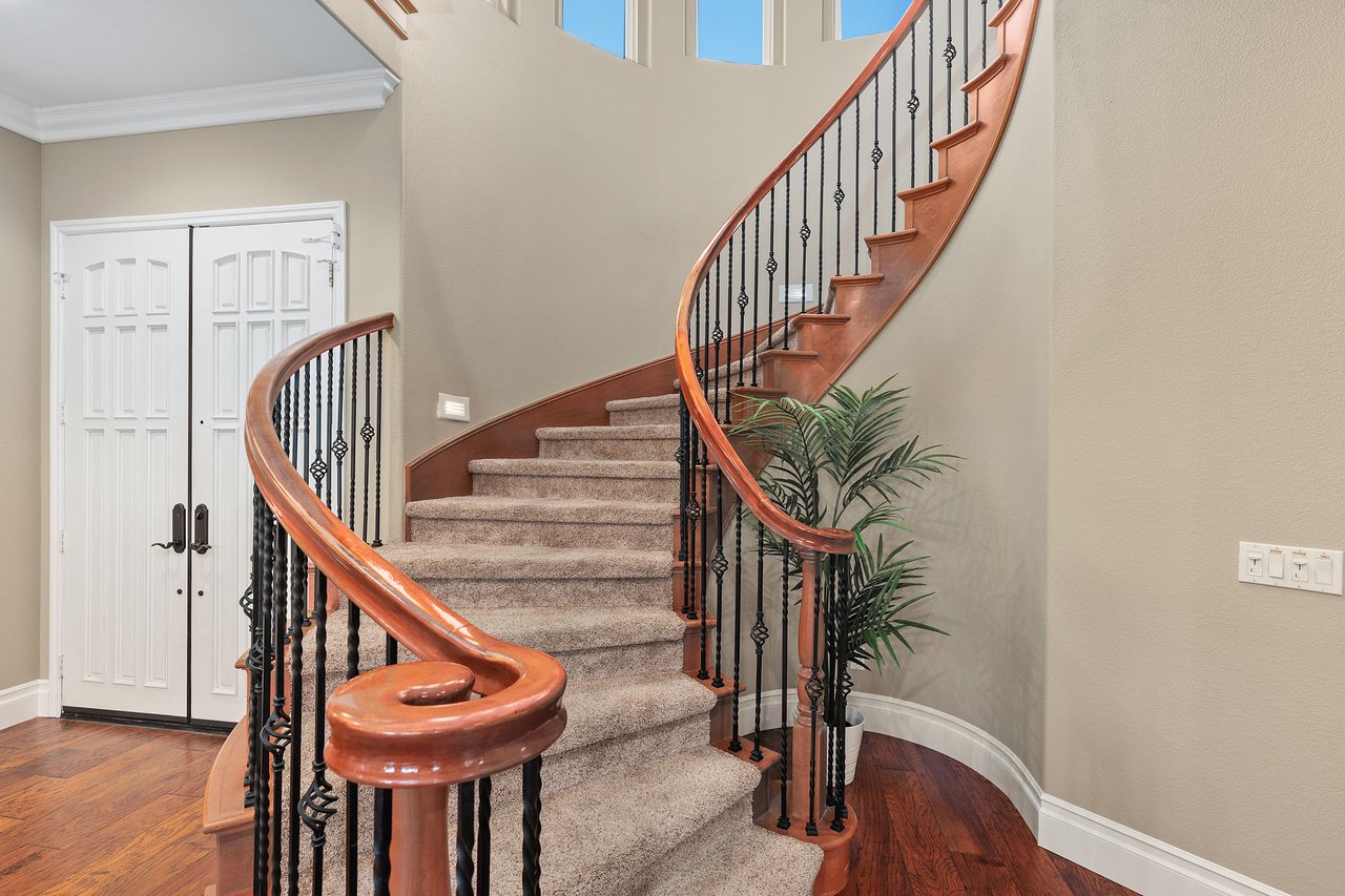 5275 Raven Hill Point
