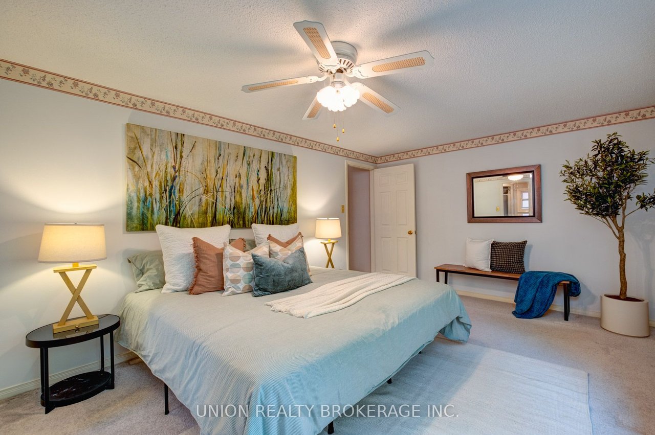 90 Halfmoon Sq