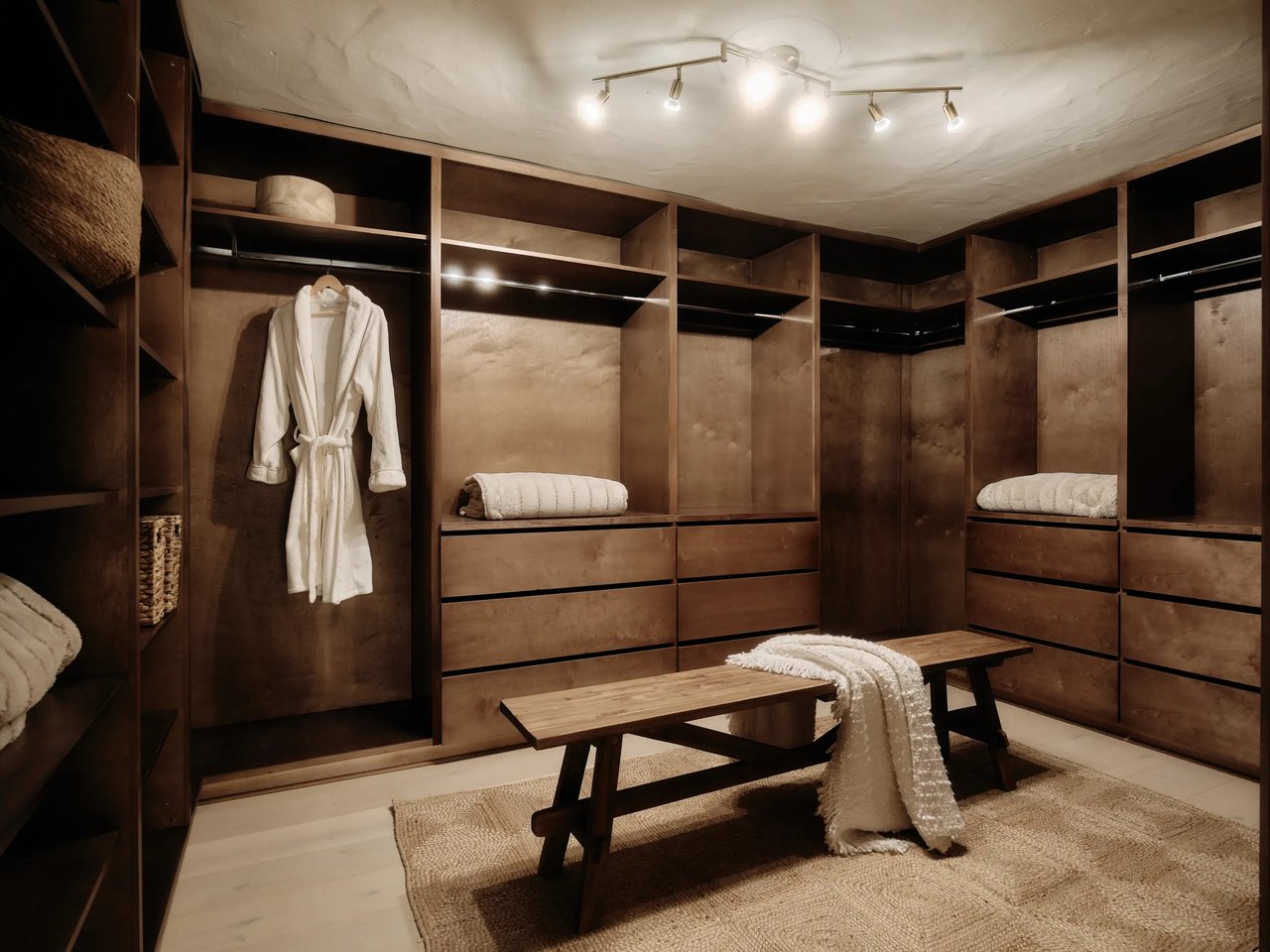 2729 Nichols Canyon Rd