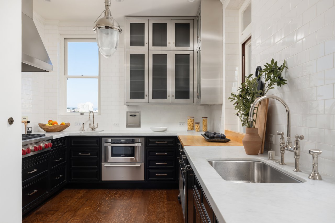 Majestic Pacific Heights View Apartment