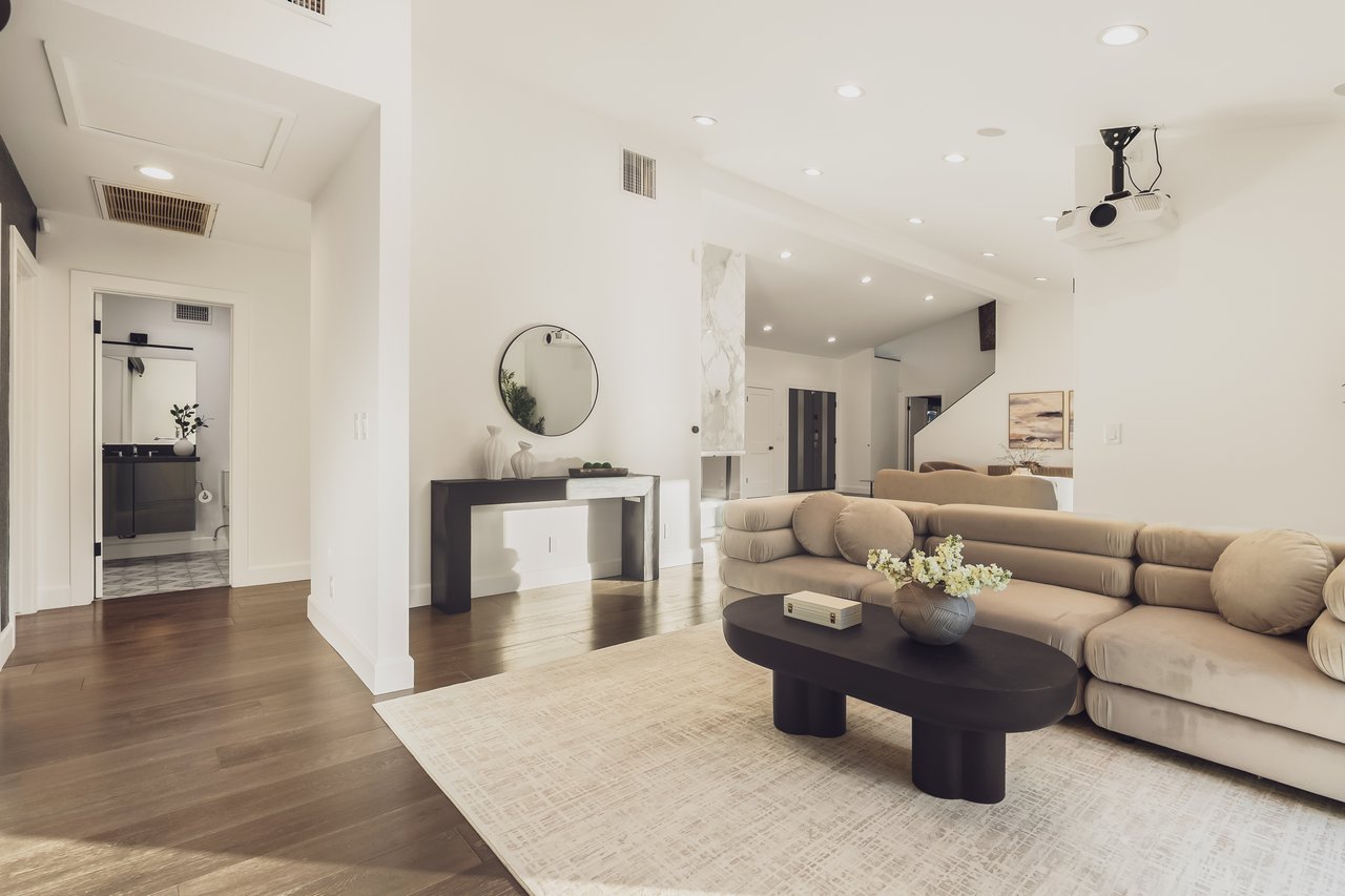 18065 Boris Dr, Encino
