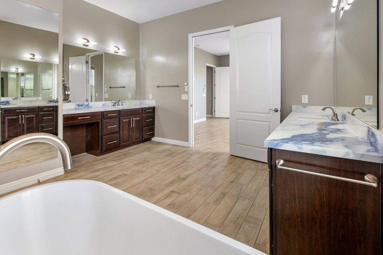 2932 E Madison Vistas