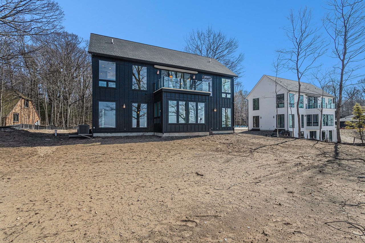 2578 2576, 2572 Lakeshore Drive
