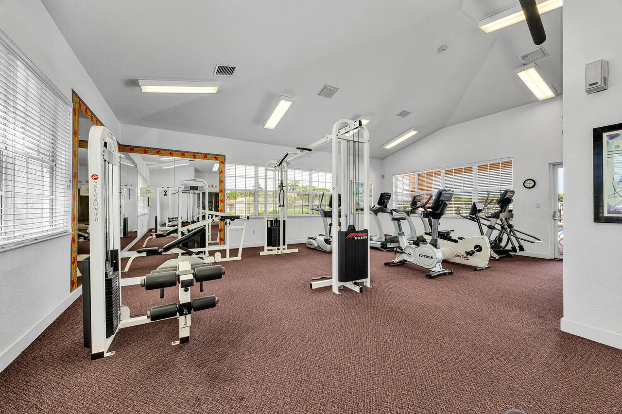 Lakefront Townhouse in Pembroke Pines