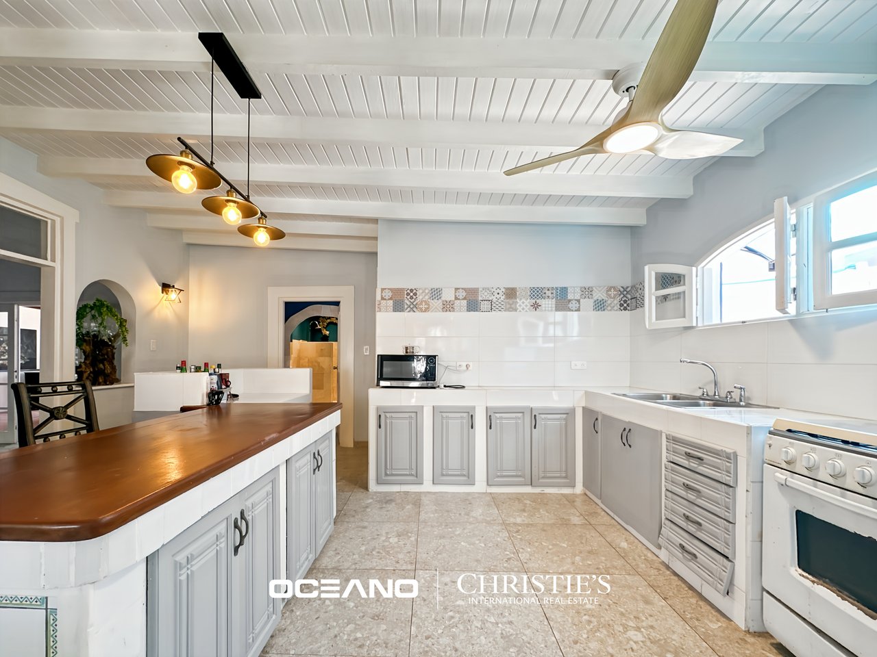 POINT BLANCHE – 5-Bedroom Villa