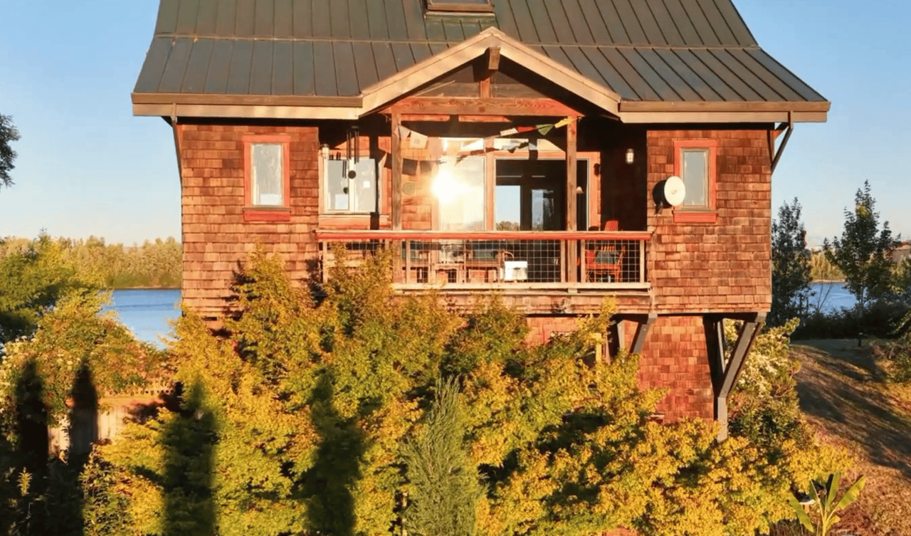 Eye-Catching Drone Flythrough Promo Piece for Waterfront Chalet