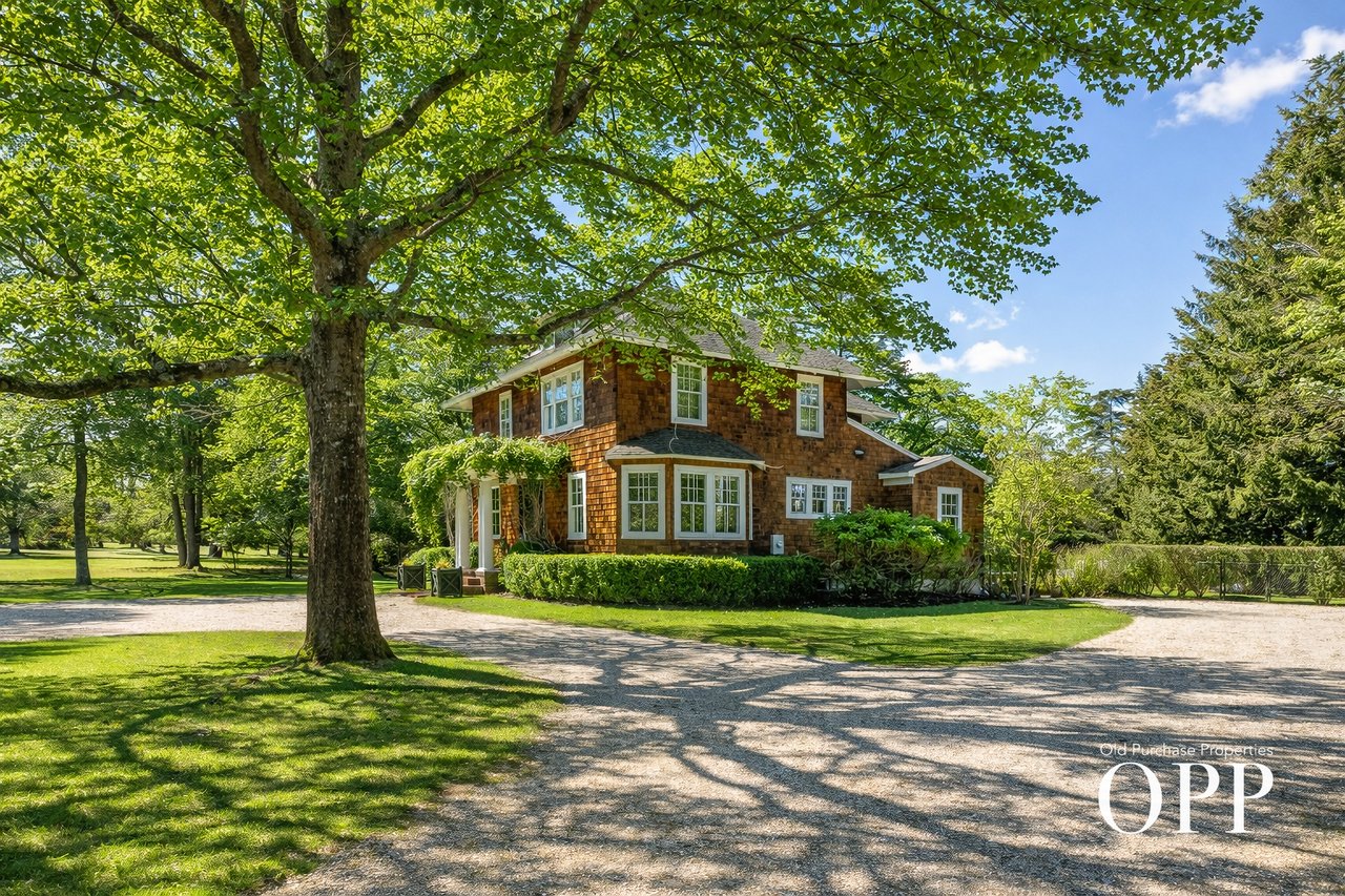 A MOVE-IN READY BELLPORT ORIGINAL