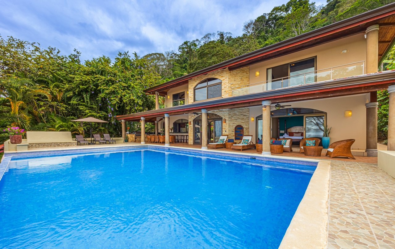 Villa Pacifica: Luxury Oceanview Retreat Steps from the Beach