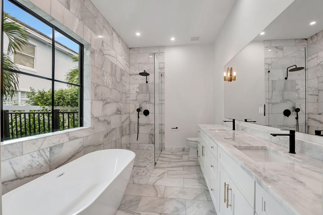 17 NW 16th St