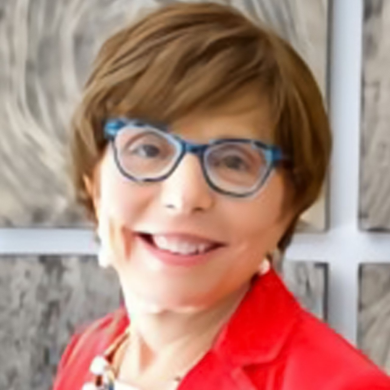 Laurie Knudsen Charlotte, NC Real Estate Agent Headshot