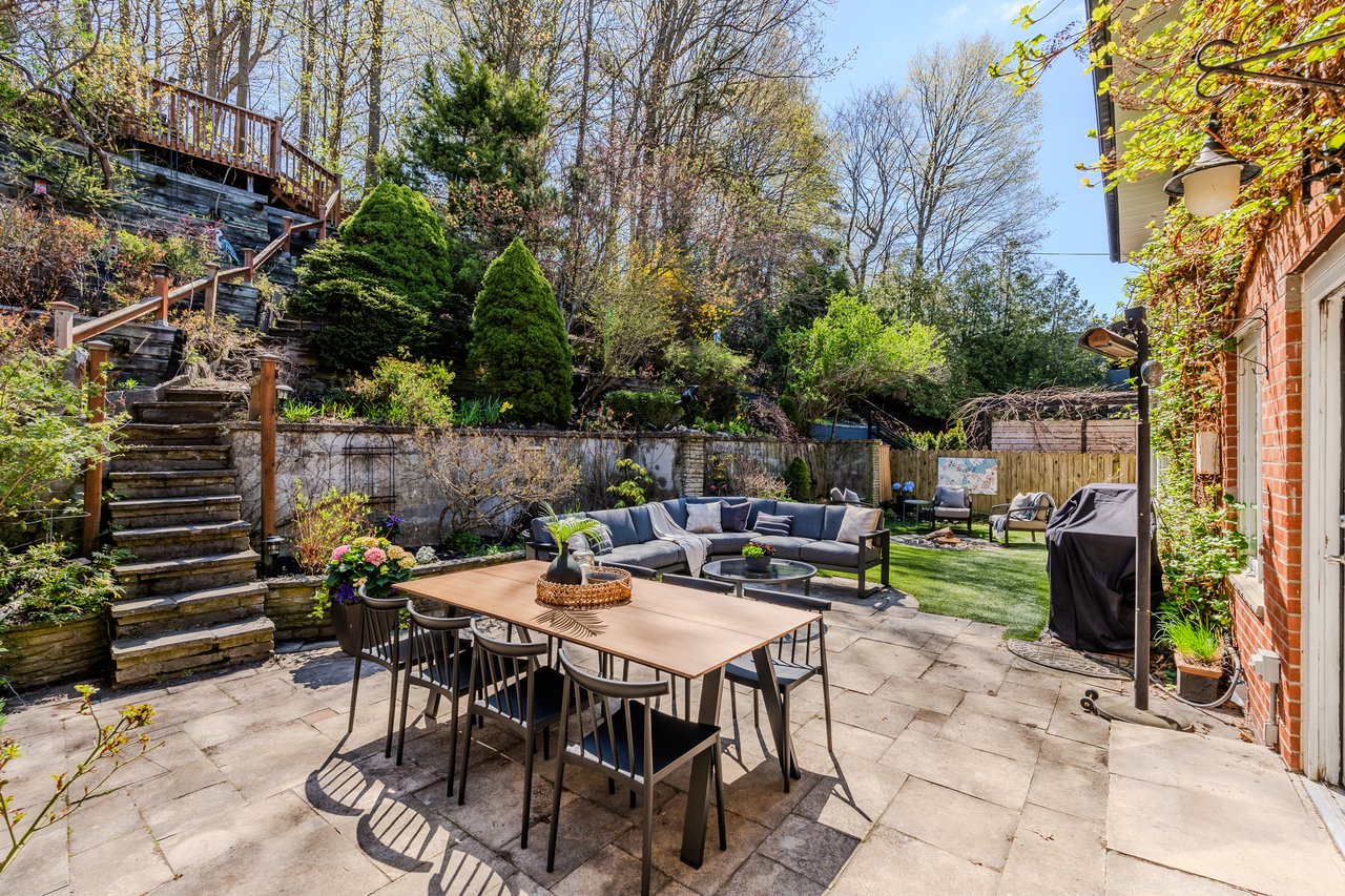 31 Fallingbrook Dr
