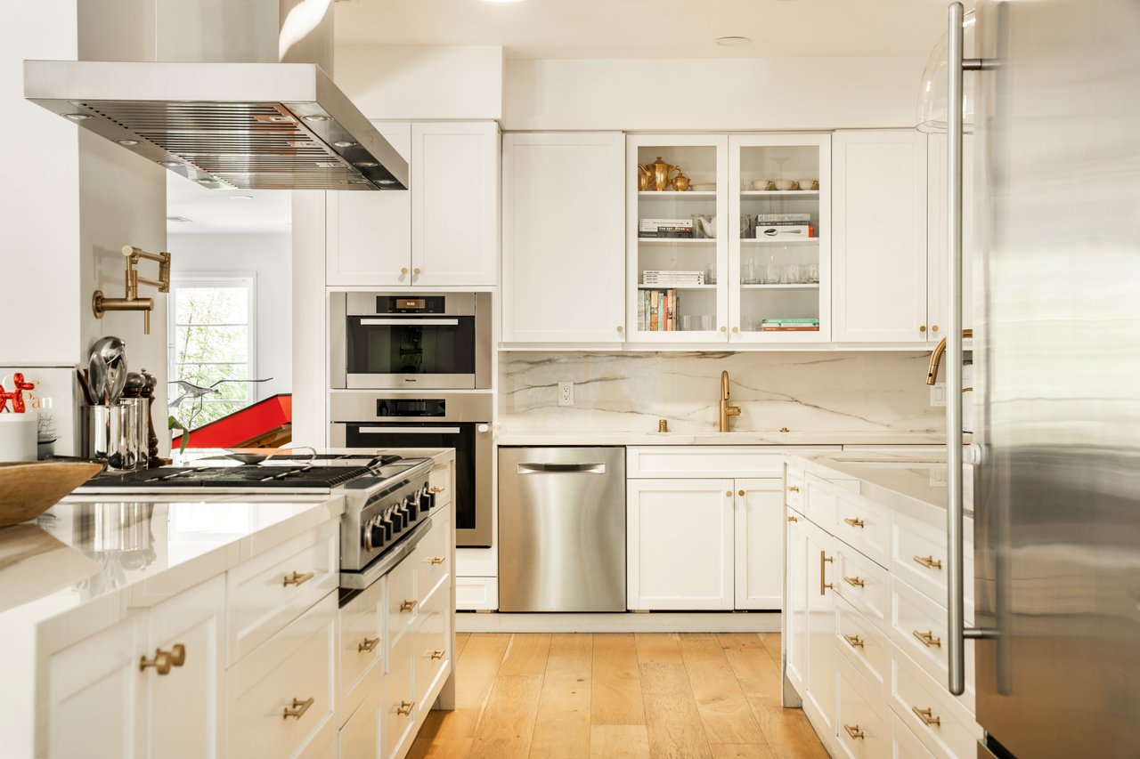 2410 Nichols Canyon Rd