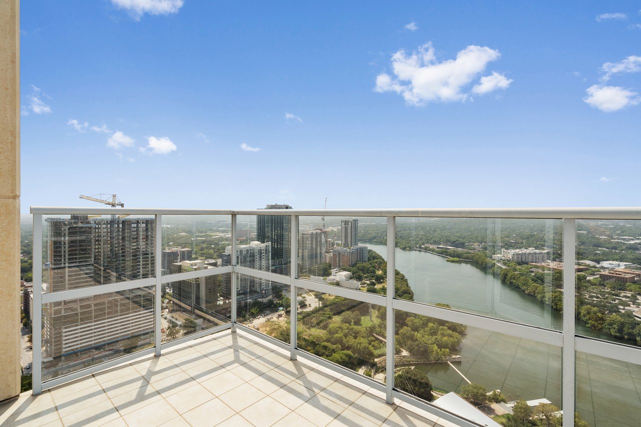 The Global Gateway: Expert Guidance for International Luxury Investment in Austin
