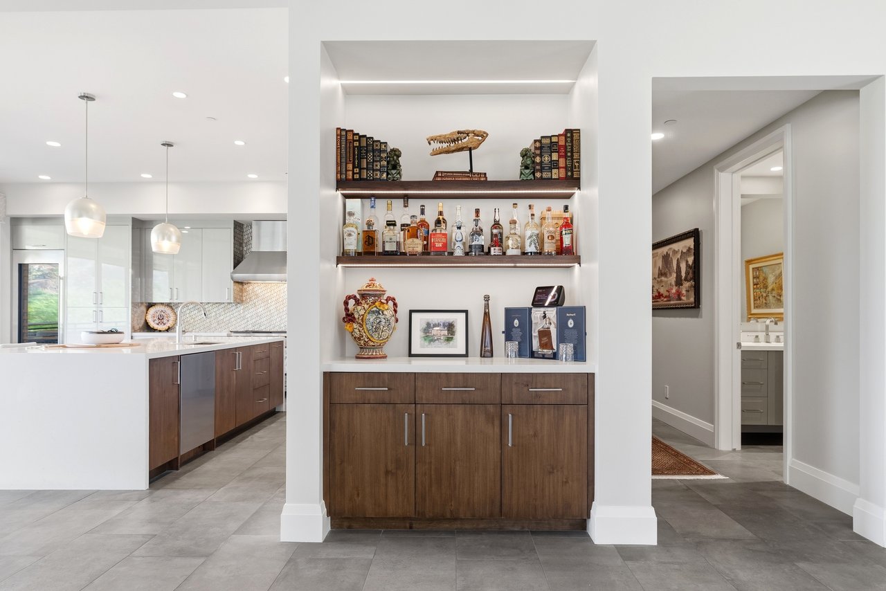 6180 N LAS BRISAS Drive