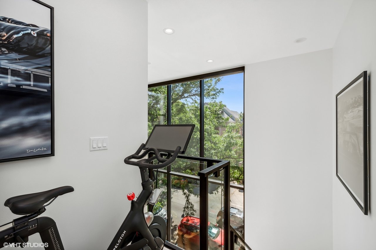 1547 N Wood St Unit 2