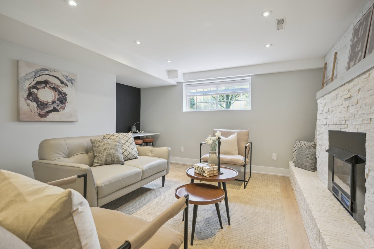 Completely Renovated Sidesplit on an Exclusive Cul-De Sac