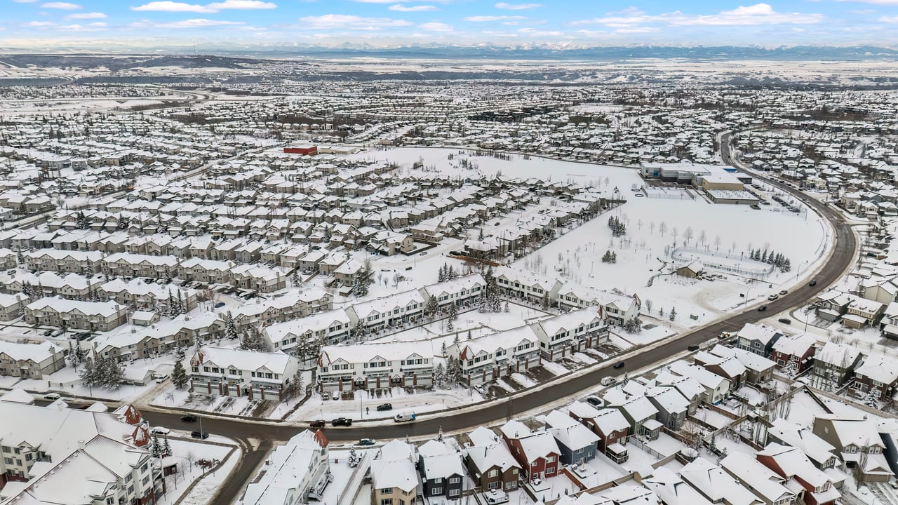 8910 Royal Oak Way NW