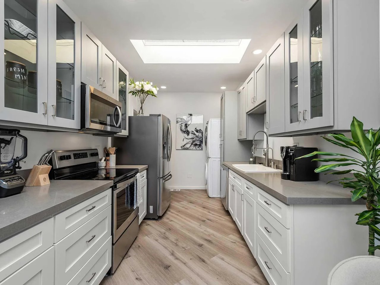 8823 Betty Way, West Hollywood 