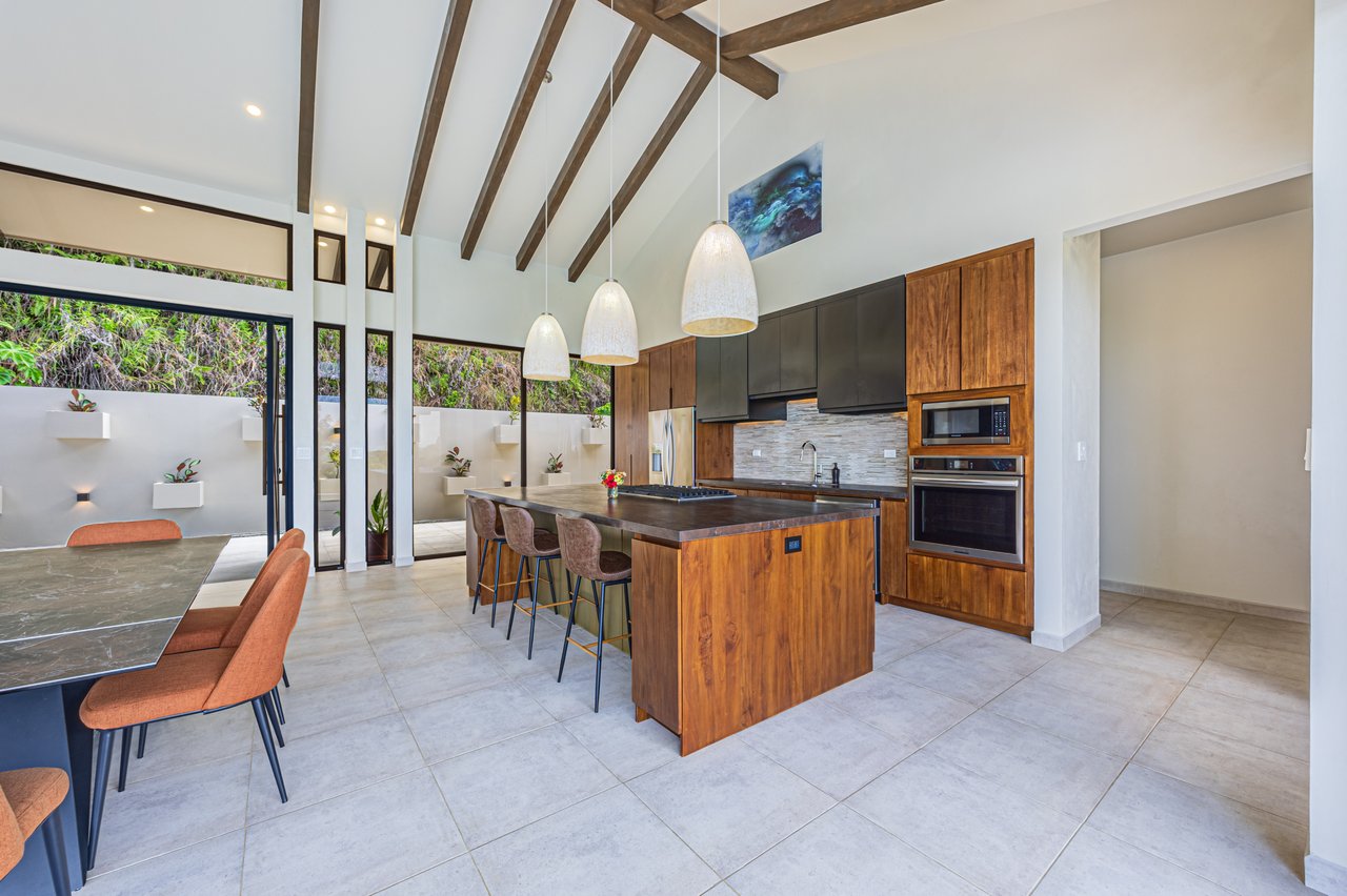 Stunning Ocean & Sunset View Home