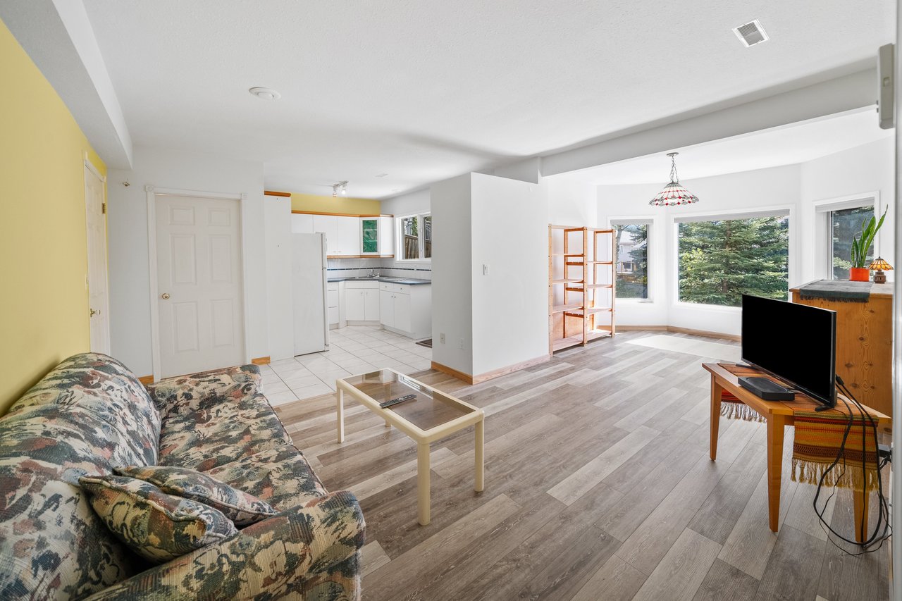 330 Canyon Close