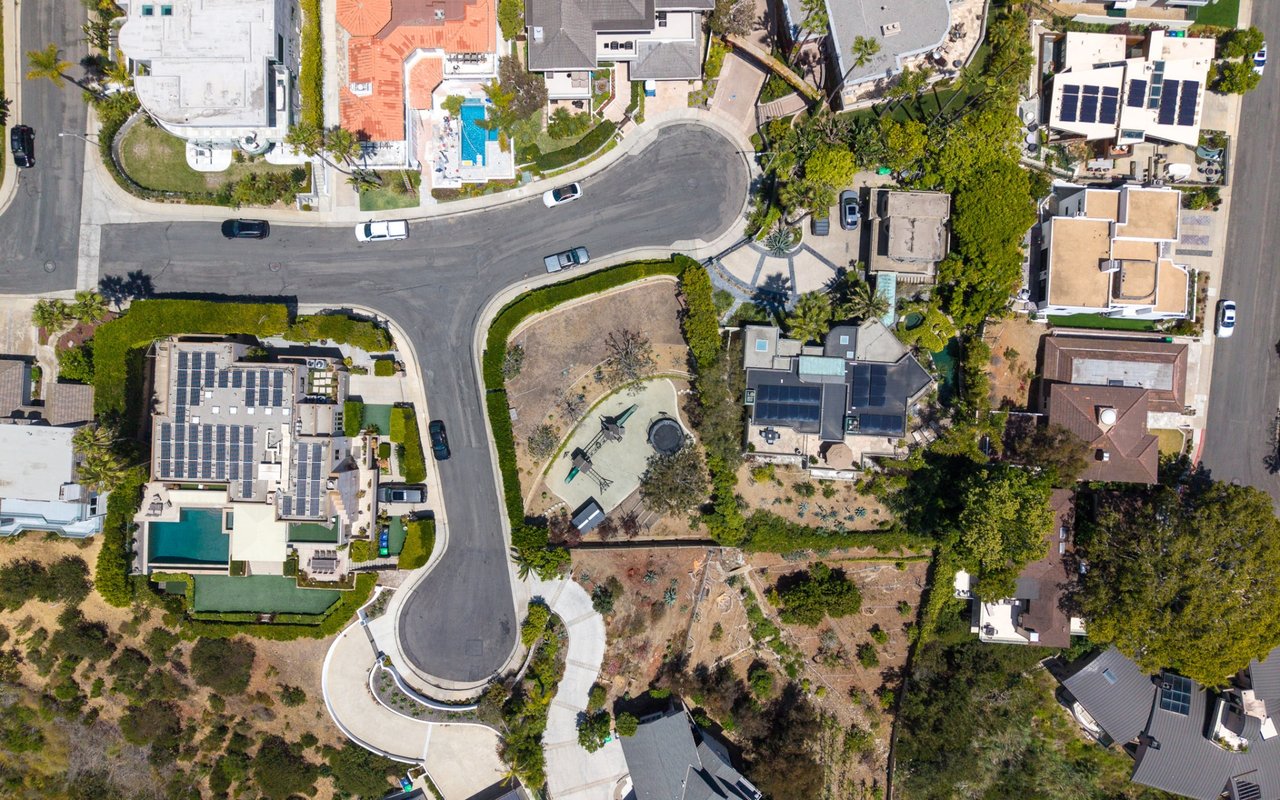 719 Davis Way