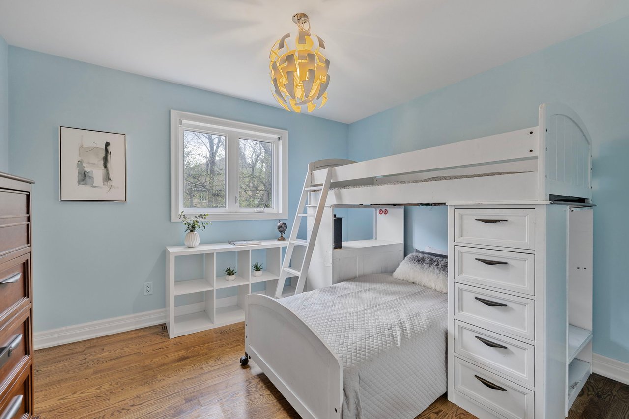 918 Best Circle, Newmarket