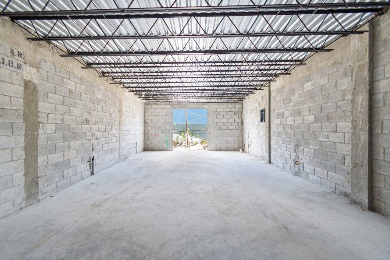 Unit 1-46A Airport Industrial Park