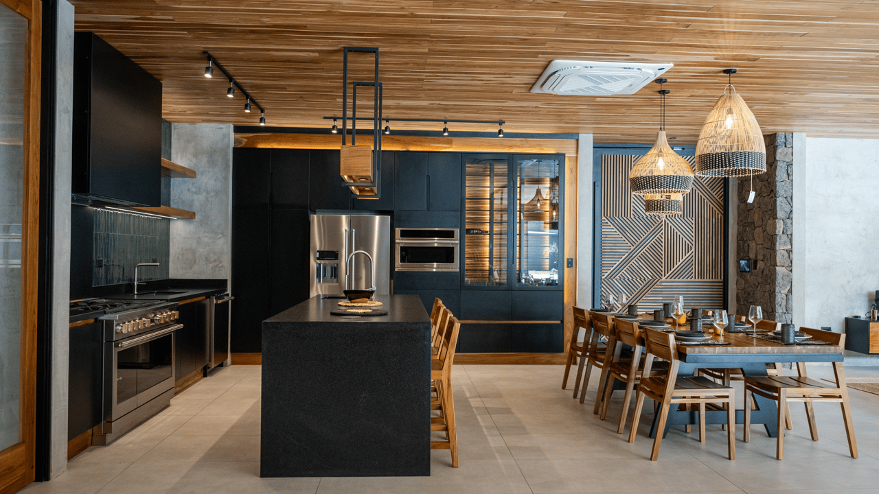 Casa Uchuva | Architectural Harmony of Wood, Stone, and Light