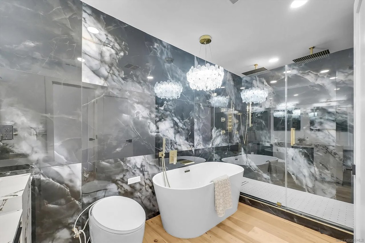 2241 Avenida Salvador