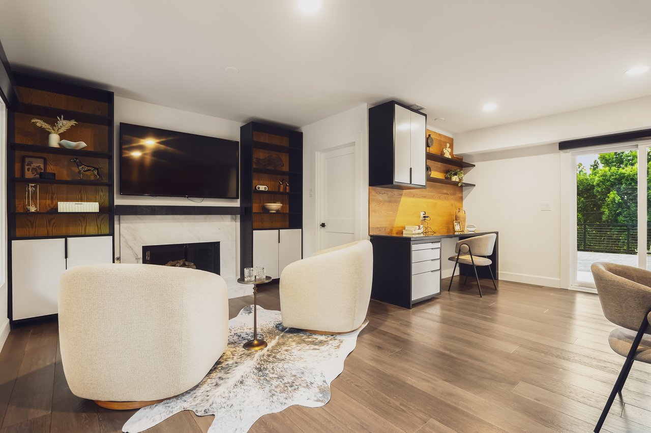 18065 Boris Dr, Encino