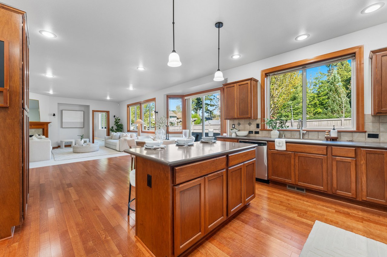 202 Chelan Ct NE