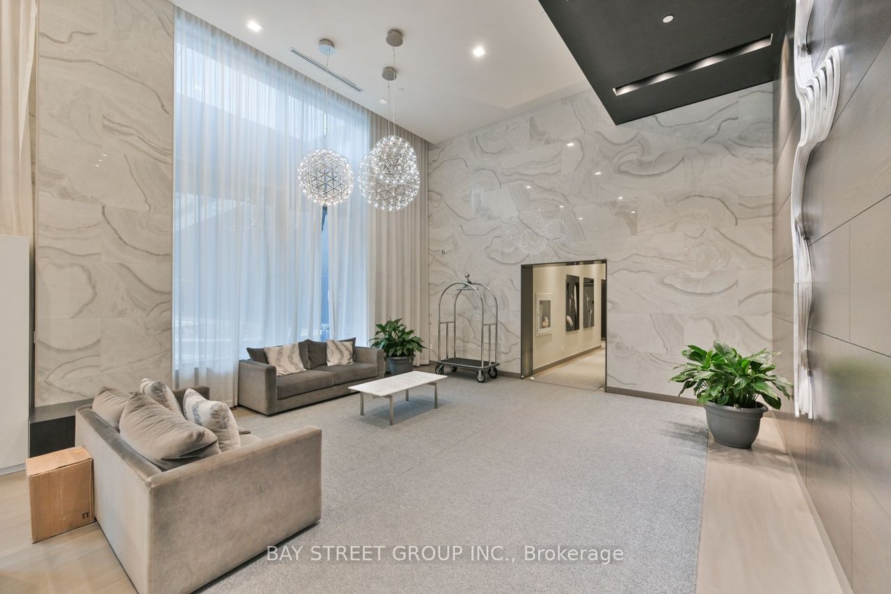 PENTHOUSE IN THE HEART OF NORTH YORK