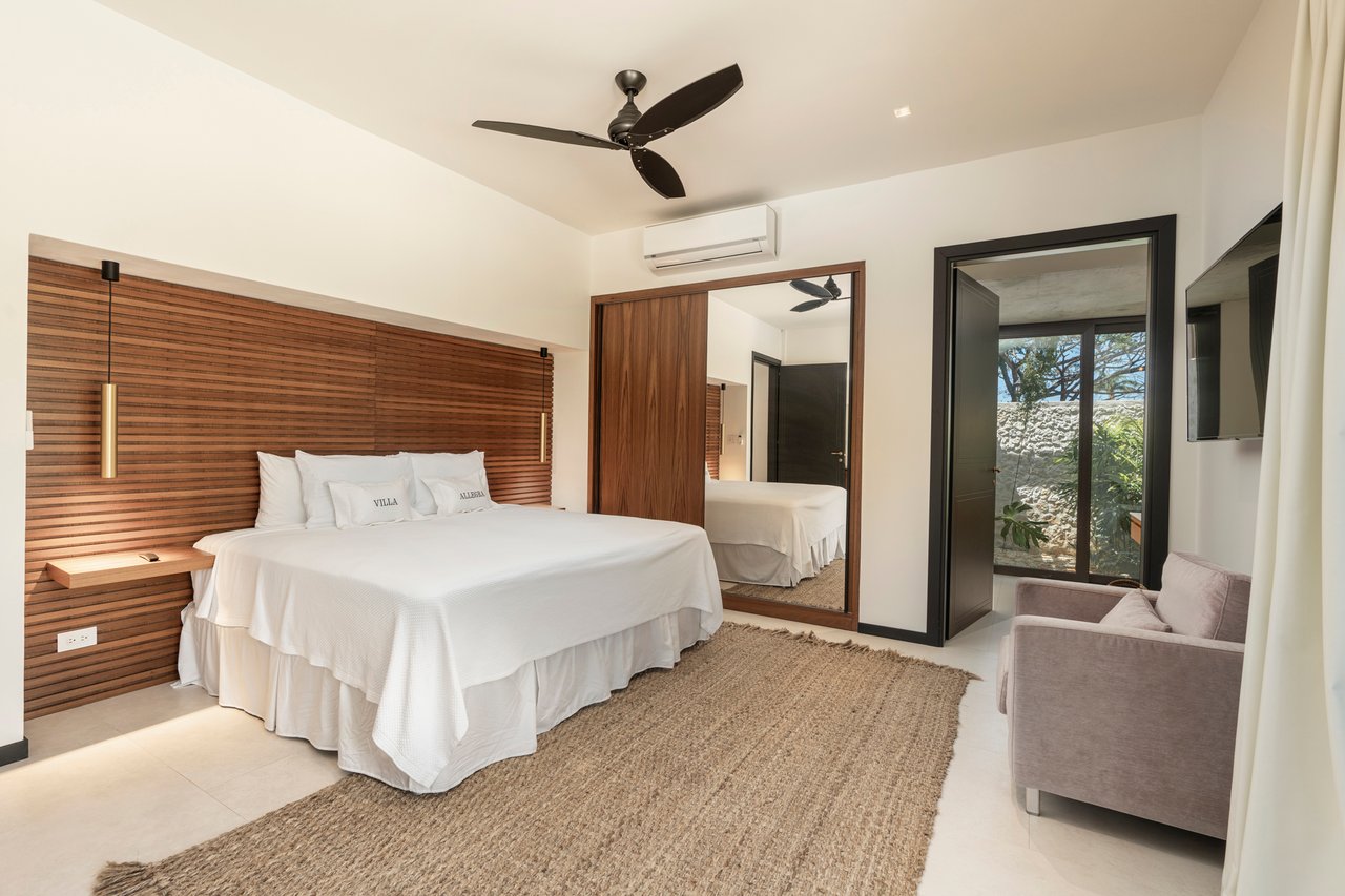 Villa Solana: Modern Luxury Steps from Playa Mansita in Hacienda Pinilla