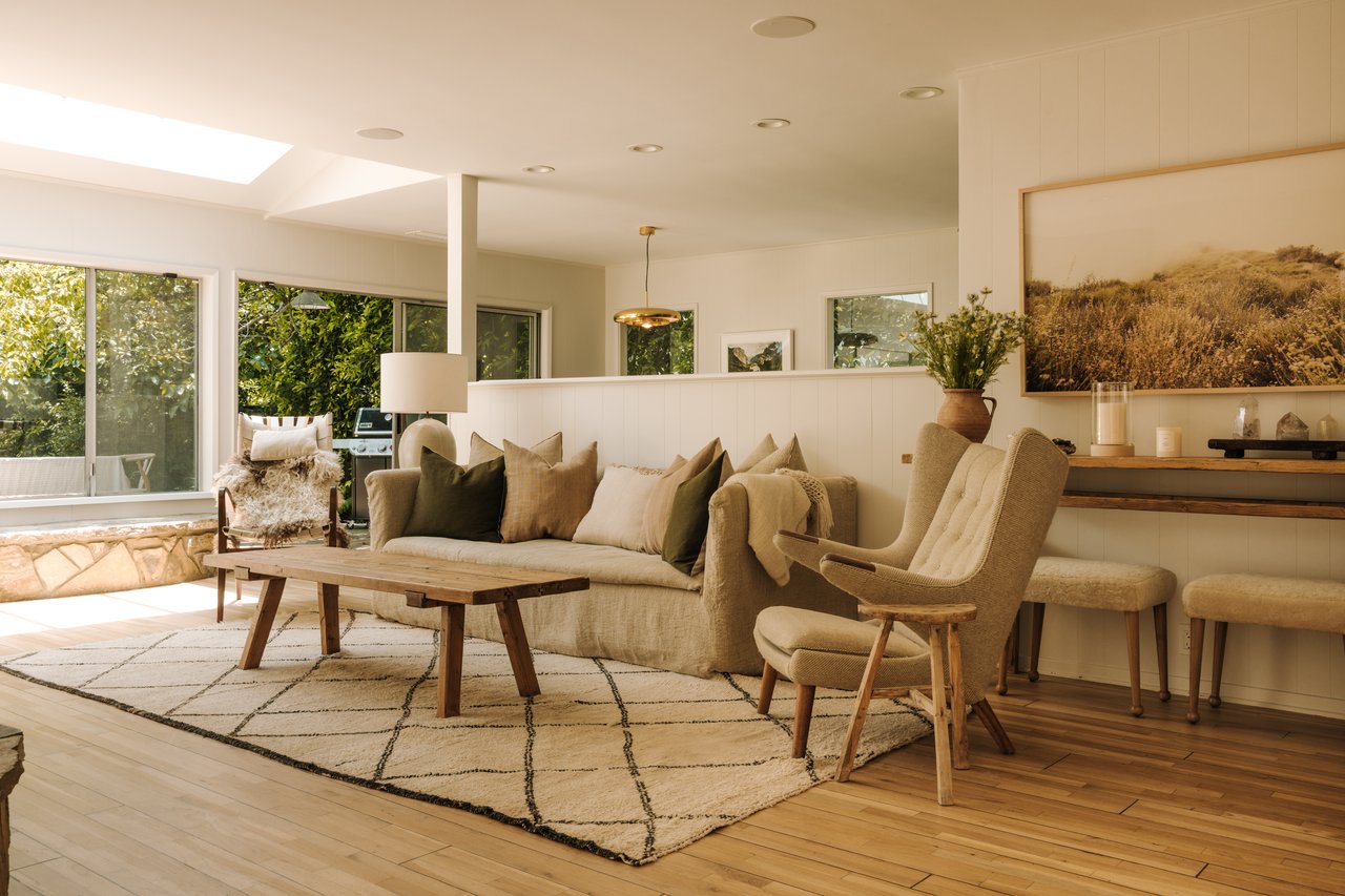 2610 Mandeville Canyon Rd