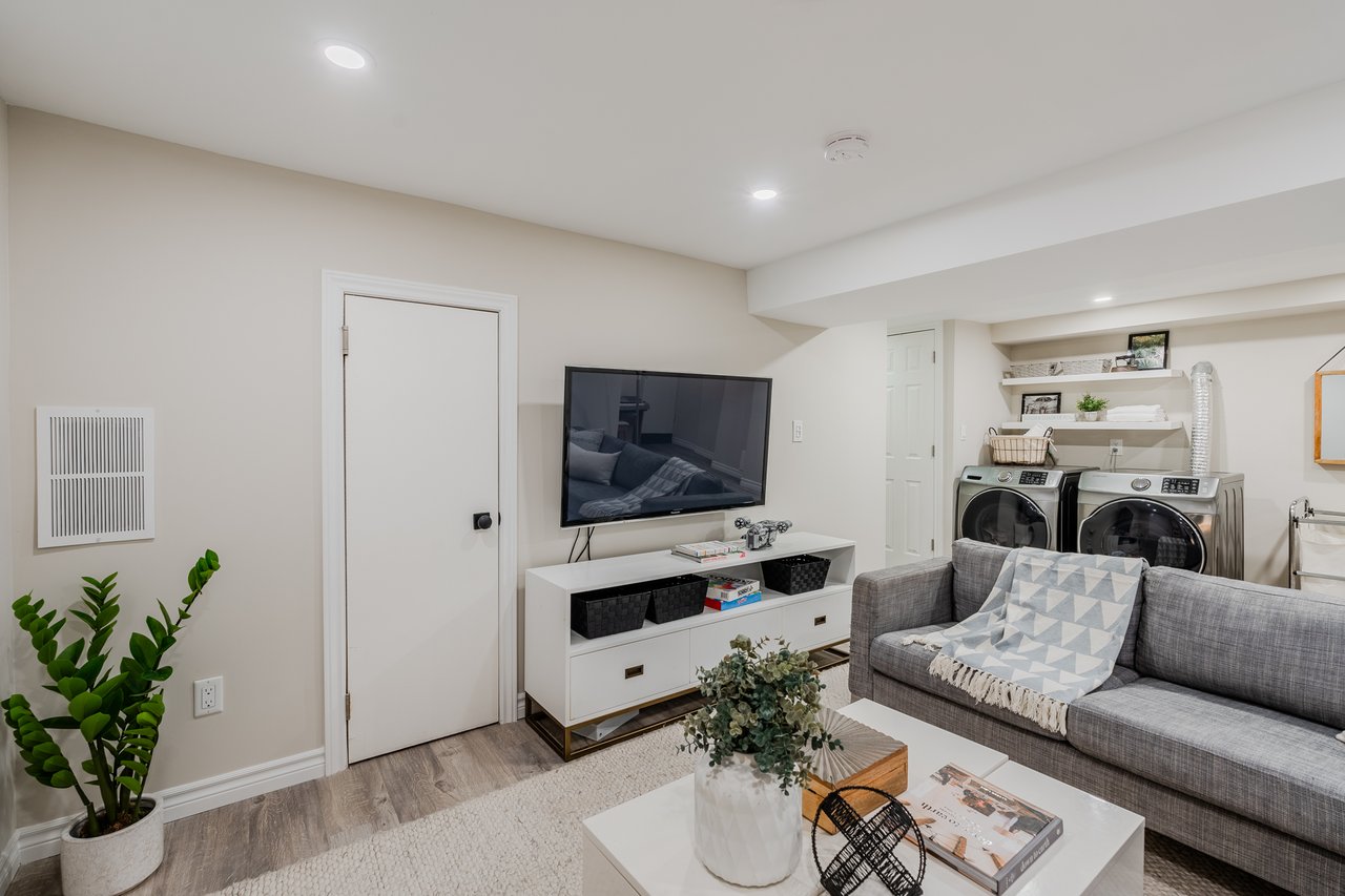 48 Lockwood Rd