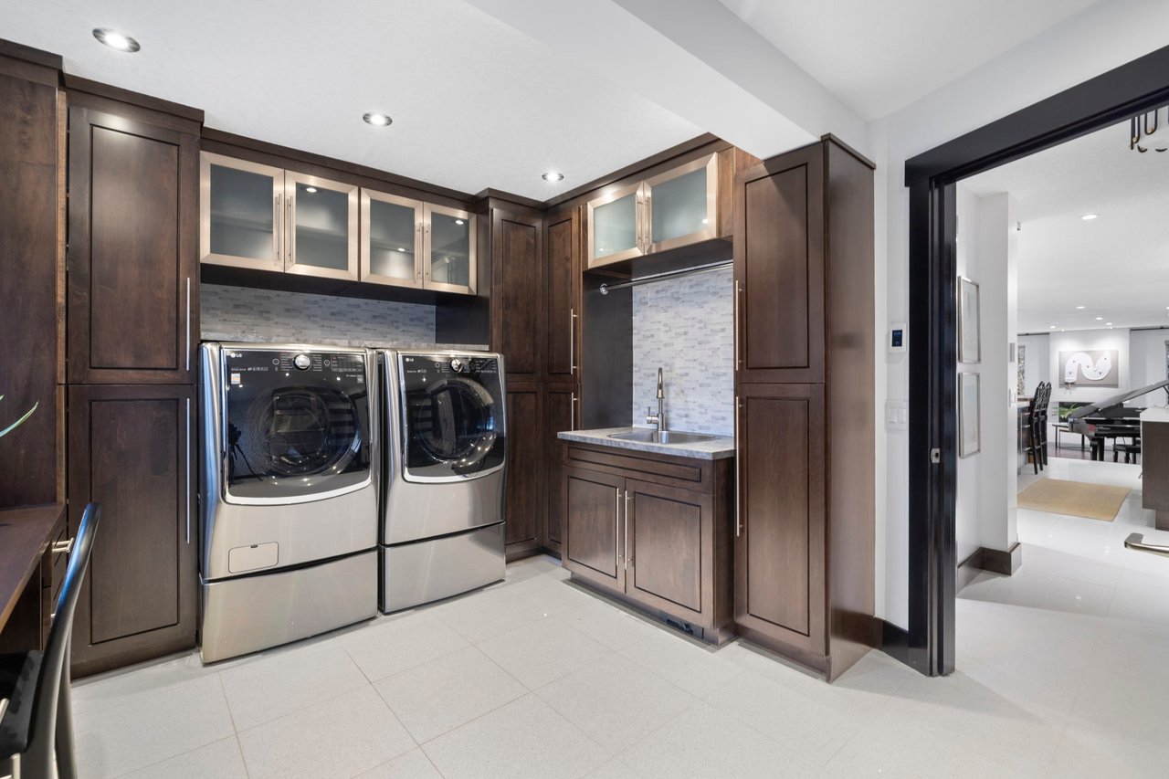 19 Bearspaw Ridge Crescent