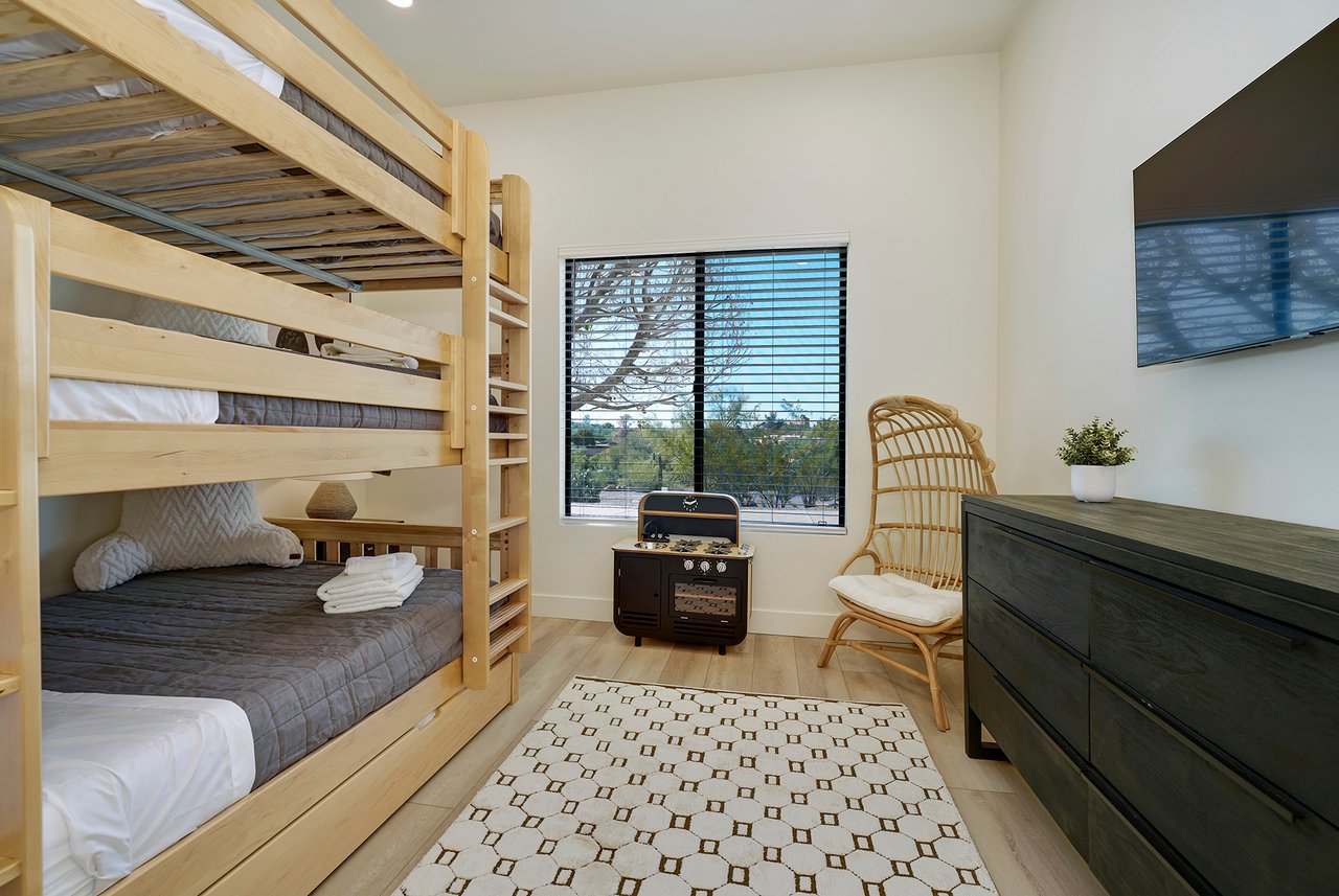 6535 N HILLSIDE Drive